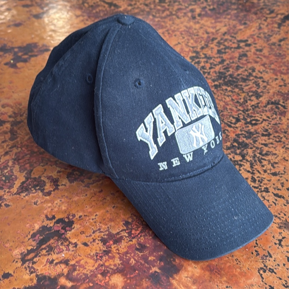 Genuine Merchandise Navy NY Yankees Cotton Vented Baseball Hat Embroidered Logo - Picture 3 of 8